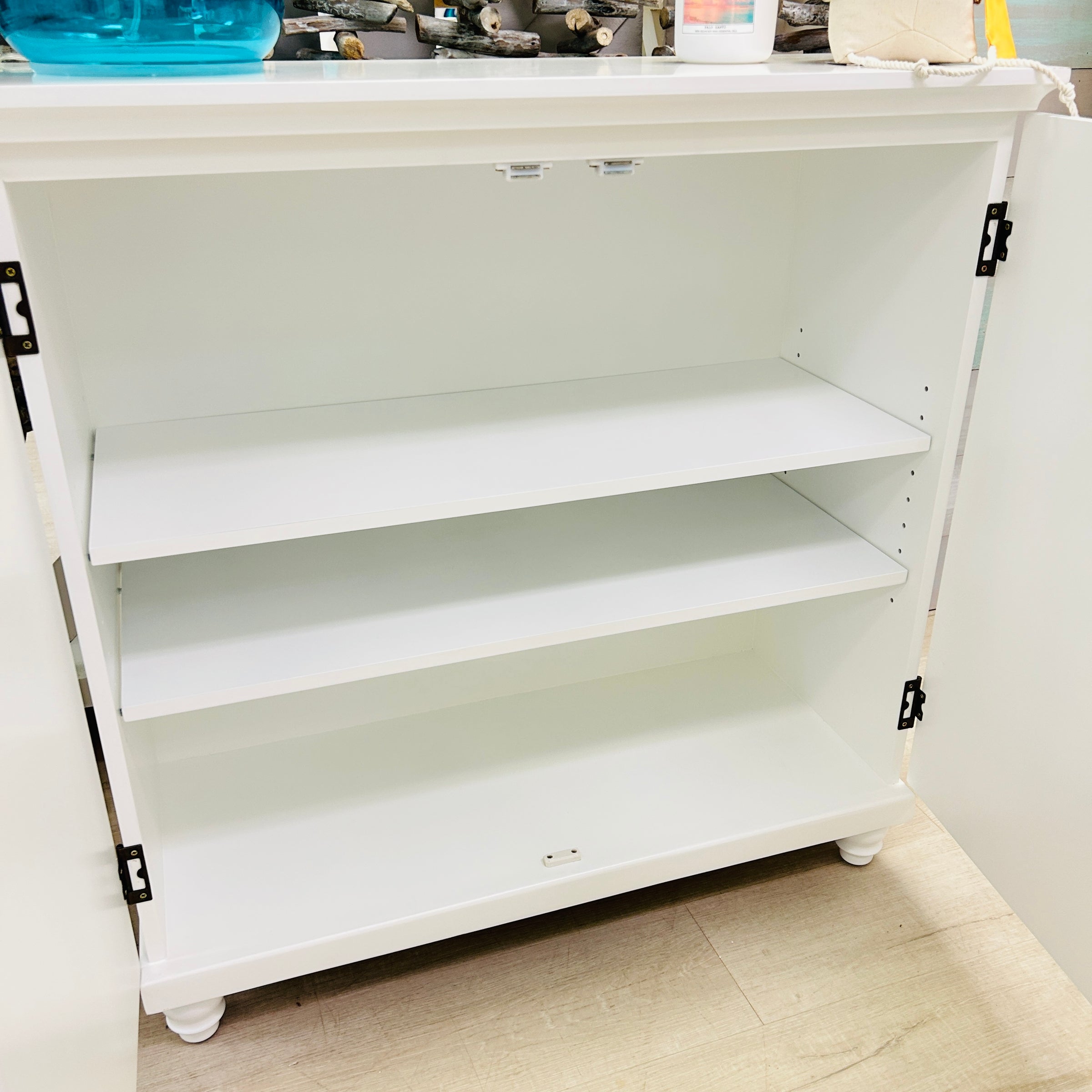 Single Seashell Accent Cabinet